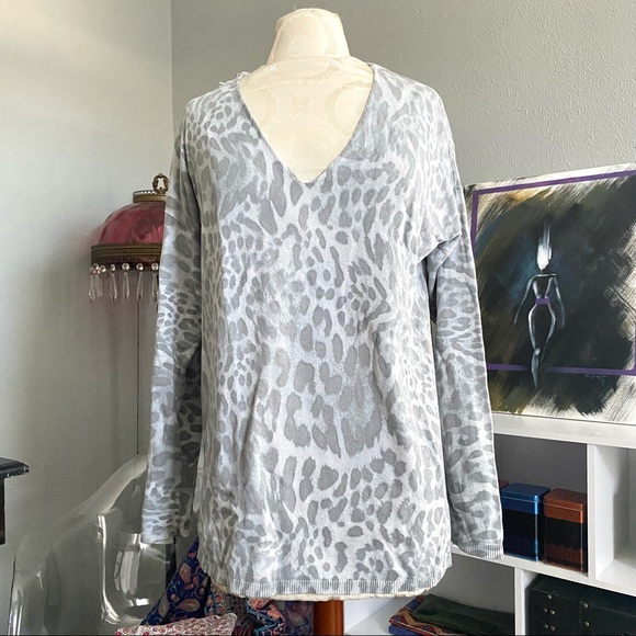 INC Grey Animal Print Leopard V-neck Sweater - Picture 1 of 3